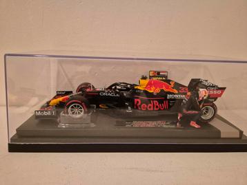 max verstappen 1:18 rb16b world champion 2021 abu dhabi  f1