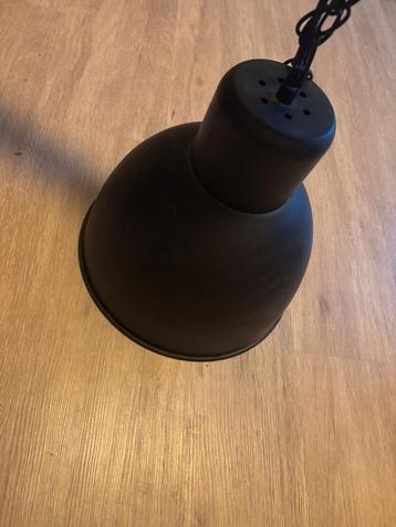 Zwarte Hanglamp beschikbaar voor biedingen