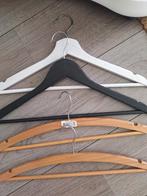 4x diverse houten kledinghangers, Ophalen of Verzenden, Gebruikt, Hout, Volwassenen