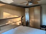 Bed met ombouw en lattenbodems., Ophalen, Wit, Tweepersoons, 180 cm