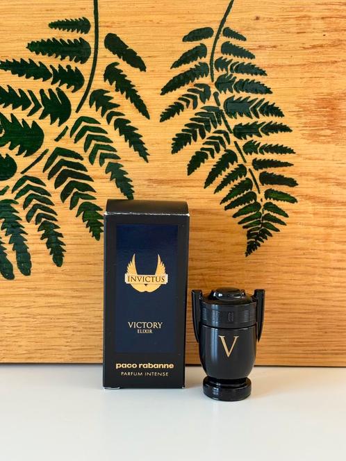 Parfumminiatuur Paco Rabanne Invictus Victory elixer, Verzamelen, Parfumverzamelingen, Zo goed als nieuw, Miniatuur, Gevuld, Ophalen of Verzenden