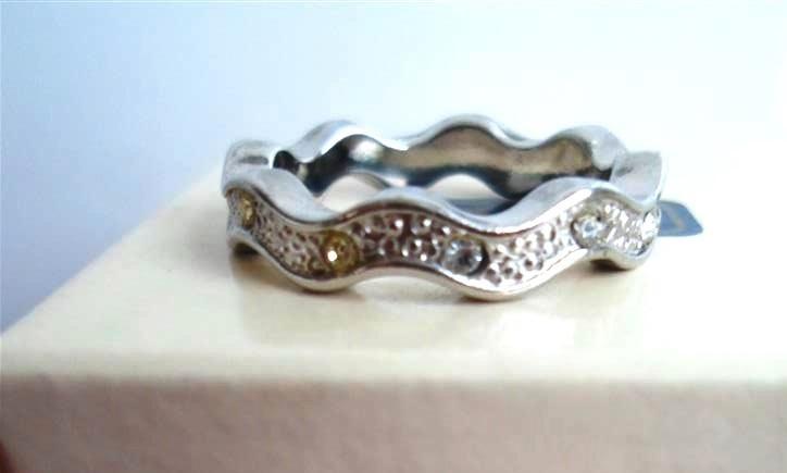 AVON ring. Zilverkleurig. In originele doos. Wave. Bewerkt., Sieraden, Tassen en Uiterlijk, Ringen, Nieuw, Dame of Heer, 17 tot 18