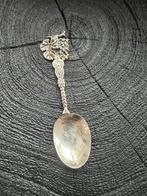 Zilvereb lepel met druiventros, Antiek en Kunst, Ophalen of Verzenden, Zilver