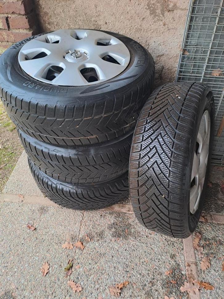 Winterbanden 215/60 R16 - Set van 4, Auto diversen, Autosport-onderdelen, Gebruikt, Ophalen