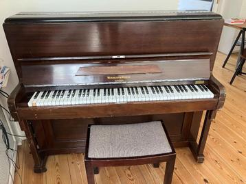 Piano Monington & Weston beschikbaar voor biedingen