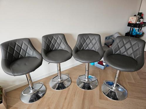 WOLTU 4 grey bar stoels (material: faux leather), Huis en Inrichting, Barkrukken, Zo goed als nieuw, 4 krukken, In hoogte verstelbaar
