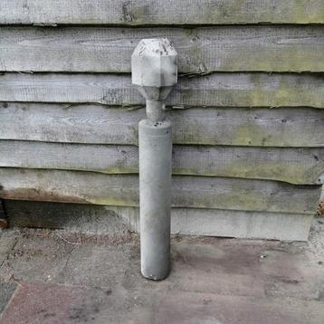 Betonpaal (8-Kantig) beschikbaar voor biedingen