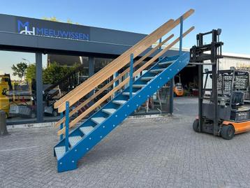 Stalen trap/metalen trap/entresol trap/verdiepingstrap 230CM beschikbaar voor biedingen