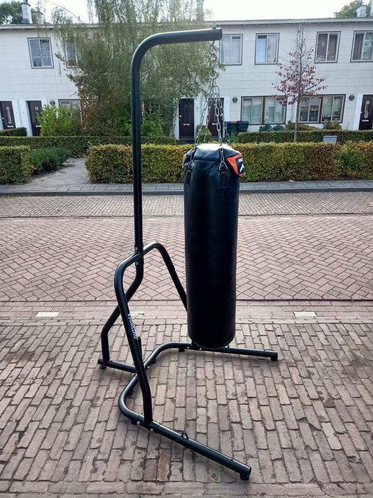 Outshock Bokszak met metalen frame., Sport en Fitness, Boksen, Zo goed als nieuw, Bokszak, Ophalen