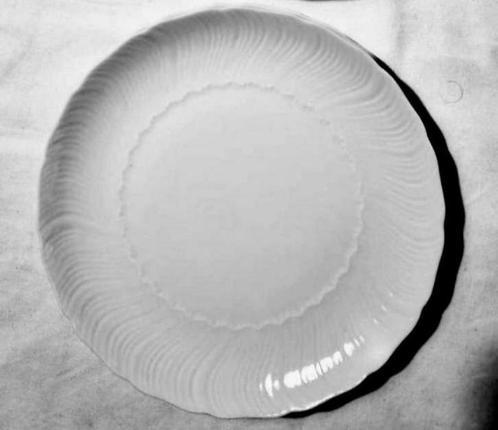 Royal Tettau Bavaria vintage witte borden relief rand, Huis en Inrichting, Keuken | Servies, Zo goed als nieuw, Bord(en), Overige stijlen