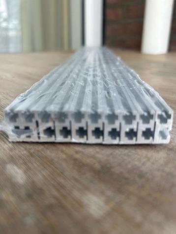 Eurorack rails Gietec ,diverse lengtes en maten beschikbaar voor biedingen