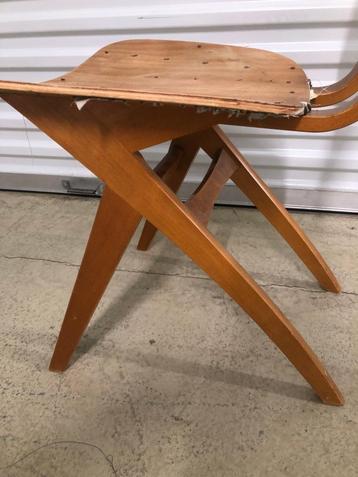 Jaren 60 stoel vintage beschikbaar voor biedingen