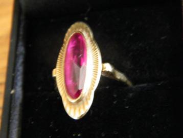14 krt Gouden ring met een schitterende Robijn  beschikbaar voor biedingen