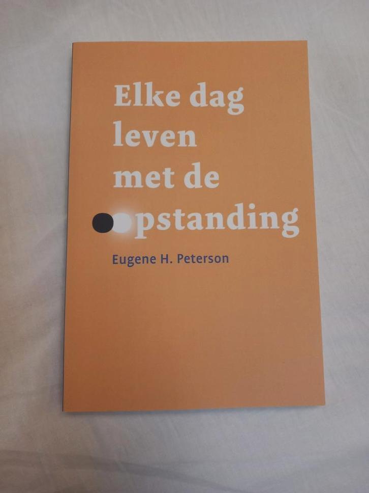 Eugene H. Peterson - Elke dag leven met de opstanding, Boeken, Godsdienst en Theologie, Zo goed als nieuw, Ophalen of Verzenden