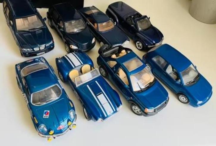 Schaal 1:24 8 blauwe model auto’s, Hobby en Vrije tijd, Modelauto's | 1:24, Zo goed als nieuw, Auto, Overige merken, Ophalen of Verzenden