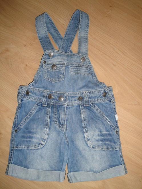 Korte spijker tuinbroekje in mt 110, Kinderen en Baby's, Kinderkleding | Maat 110, Zo goed als nieuw, Meisje, Broek, Ophalen of Verzenden