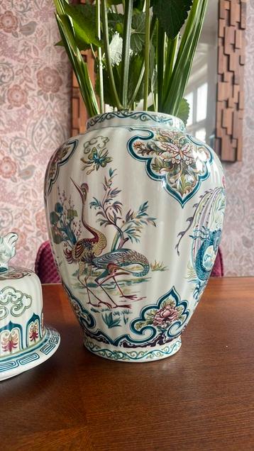 Grote brocante dekselvaas van Boch beschikbaar voor biedingen