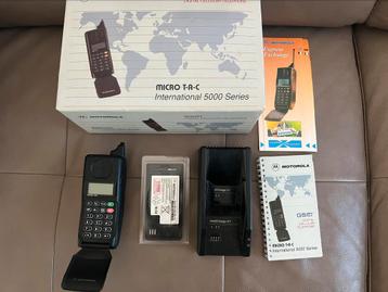 Motorola 5200 + oplader + extra bat. (UNIEK uit 1994) beschikbaar voor biedingen