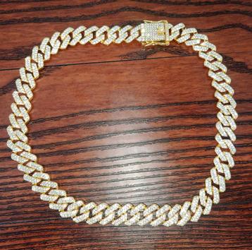 ICED OUT Chain Goud Kleur met Push sluiting beschikbaar voor biedingen
