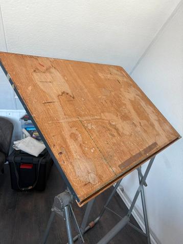 Oude, industriële jaren 50/60 tekentafel beschikbaar voor biedingen