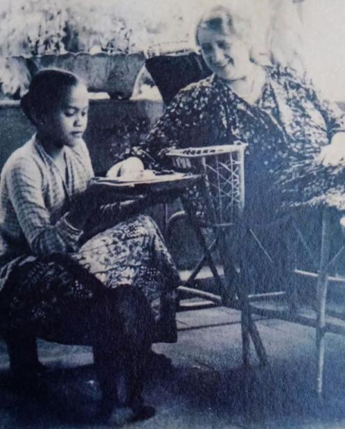 Ned.-Indie Bandoeng 1938 Jet Breeman met baboe van C.Japing, Verzamelen, Ansichtkaarten | Buitenland, Ongelopen, Buiten Europa