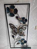 Metalen wanddecoratie vlinder en bloemen, Huis en Inrichting, Woonaccessoires | Wanddecoraties, Ophalen, Zo goed als nieuw