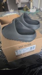 Yeezy Slide Kids Maat 28, Ophalen of Verzenden, Zo goed als nieuw, Jongen of Meisje, Schoenen