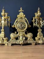 Antieke Franse Bronzen Regency Stijl Pendule met Kandelaren, Ophalen of Verzenden