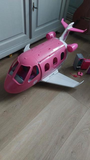 Mooi barbie vliegtuig ca. 70 cm lang met aantal accessoires beschikbaar voor biedingen