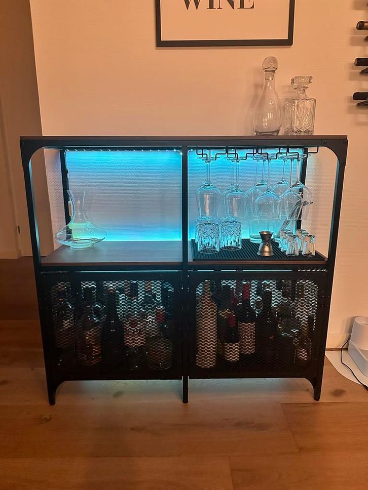 Stijlvolle drankenkast met verlichting, Huis en Inrichting, Barren, Zo goed als nieuw, Ophalen