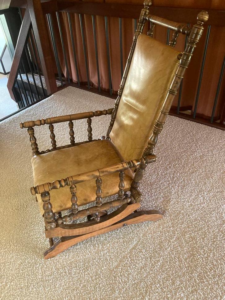 Antieke Schommelstoel met Lederen Bekleding, Antiek en Kunst, Antiek | Meubels | Stoelen en Banken, Ophalen