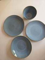 Blauw aardewerk servies (24 delig), Huis en Inrichting, Keuken | Servies, Ophalen of Verzenden, Zo goed als nieuw, Bord(en), Overige stijlen