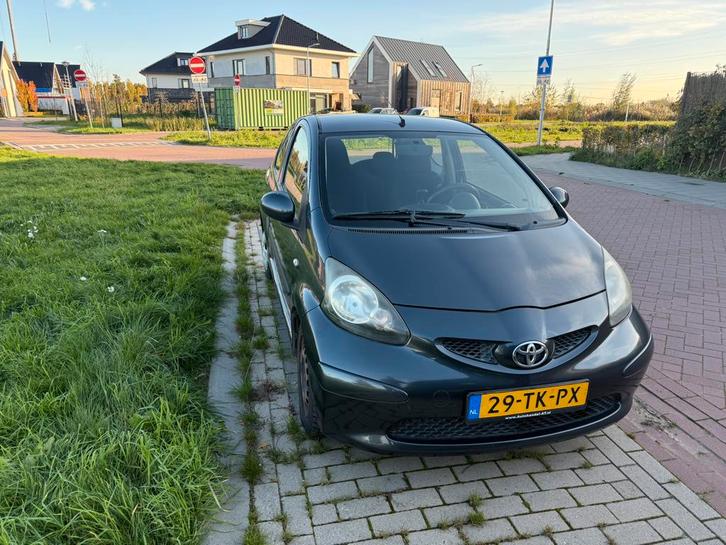 Toyota Aygo 1.0 12V Vvt-i 3DRS MMT 2006 Grijs, Auto's, Toyota, Particulier, Aygo, Airbags, Airconditioning, Benzine, A, Hatchback