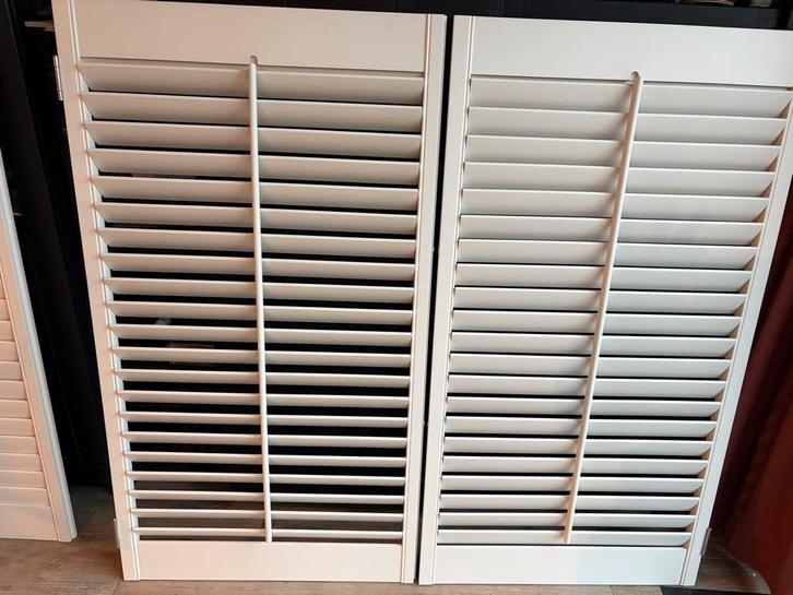Witte Houten Shutters met Openslaande Deuren, Huis en Inrichting, Stoffering | Gordijnen en Lamellen, Zo goed als nieuw, 100 tot 150 cm