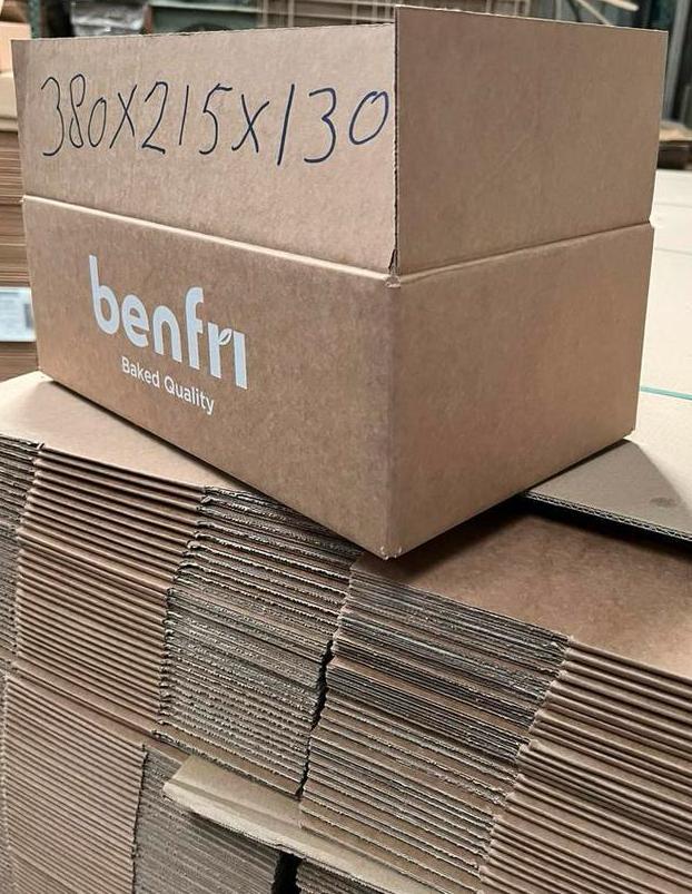 Dozen nieuwe verzendozen 380x215x130 mm met opdruk, Zakelijke goederen, Partijgoederen en Retail | Verpakking en Verzending, Ophalen