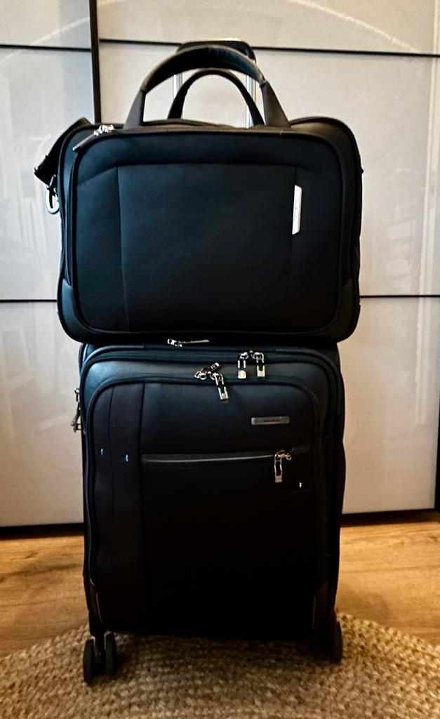 Samsonite spectrolite spinner 55 cm en respark opzettas, Sieraden, Tassen en Uiterlijk, Koffers, Zo goed als nieuw, Zacht kunststof