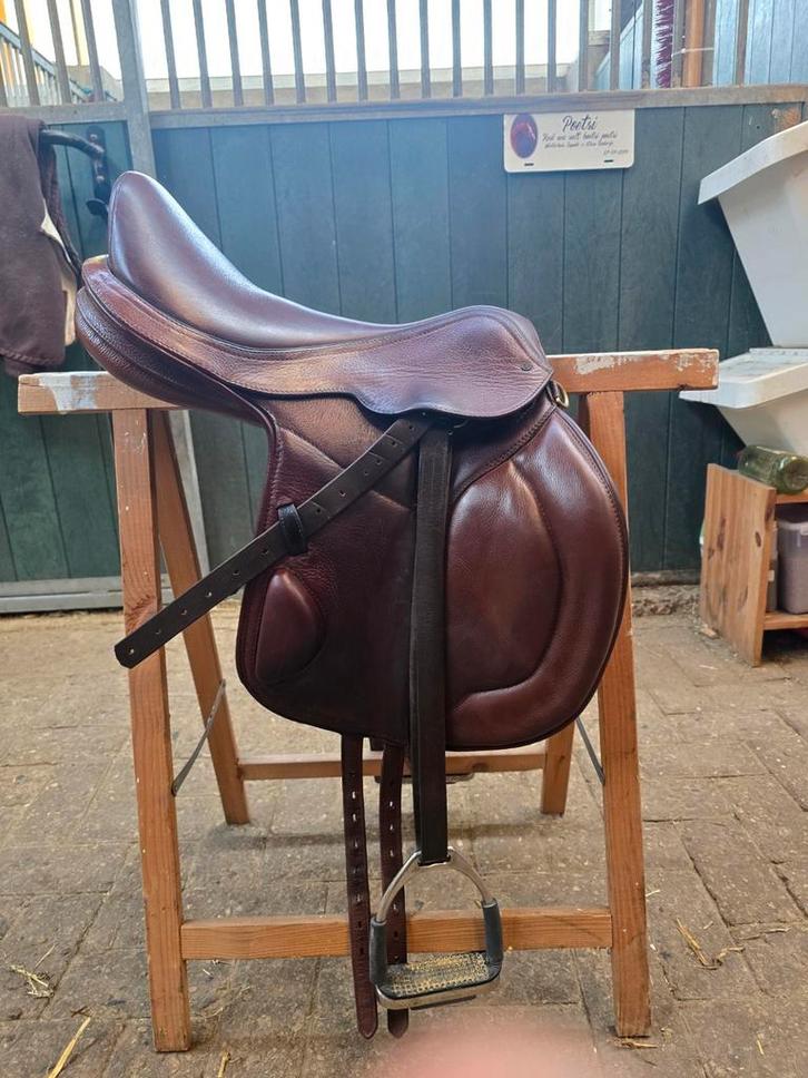 Baloun springzadel 17.5 inch type G, Dieren en Toebehoren, Paarden en Pony's | Zadels, Springen, Ophalen of Verzenden