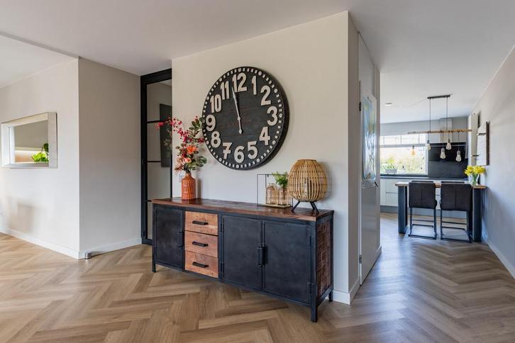 Dressoir zwart met mango hout, Huis en Inrichting, Kasten | Dressoirs, Zo goed als nieuw, 150 tot 200 cm, 25 tot 50 cm, Met lade(s)