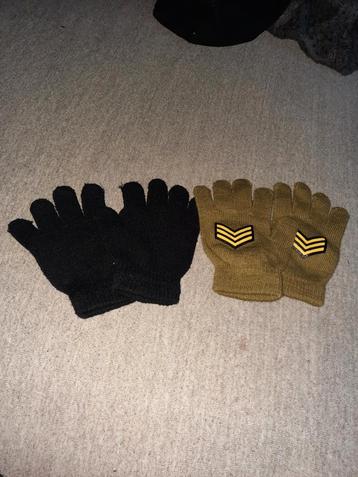 2 paar gebreide handschoenen one-size (+/- 3 tot 6 jaar)