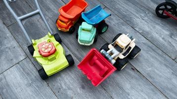 Tuin speel autos beschikbaar voor biedingen