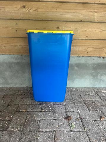 Afvalbak afsluitbaar beschikbaar voor biedingen