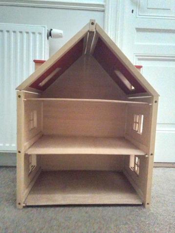 Poppenhuis van hout beschikbaar voor biedingen