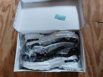 Nieuwe sneakers  beschikbaar voor biedingen