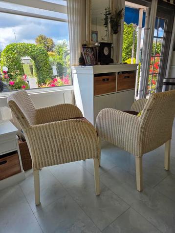 Twee Lloyd Loom Stijl Eetkamerstoelen Crème beschikbaar voor biedingen