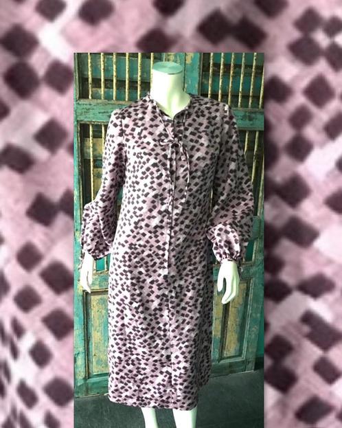 Vintage originele jaren 70 jurk roze/zwart maat 40, Kleding | Dames, Jurken, Gedragen, Maat 38/40 (M), Roze, Knielengte, Verzenden