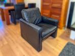 Zwart leer: 2 en 3 zits bank, fauteuil en 4 eetkamer stoelen, Huis en Inrichting, Ophalen, Gebruikt, Leer