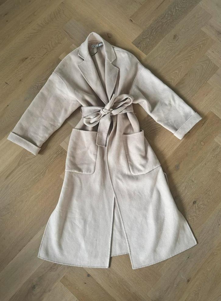 ZARA beige mantel met ceintuur – maat S, Kleding | Dames, Jassen | Winter, Zo goed als nieuw, Maat 36 (S), Beige, Ophalen of Verzenden