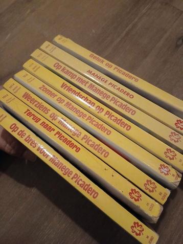 Manege Picadero - 8 Boeken beschikbaar voor biedingen