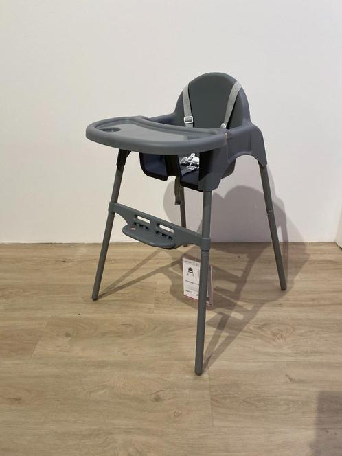 Puck Kinderstoel - 3 in 1 - Mat Grijs, Kinderen en Baby's, Kinderstoelen, Zo goed als nieuw, Meegroeistoel, Afneembaar eetblad