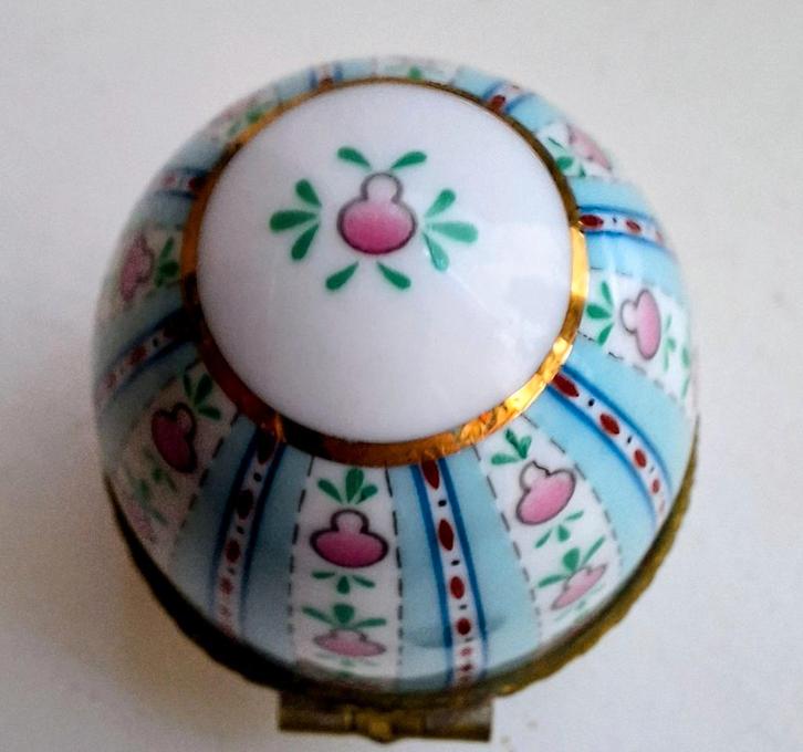 Vintage Porseleinen Pillendoosje Ei Vorm, Antiek en Kunst, Antiek | Porselein, Ophalen of Verzenden